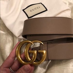 Nude Gucci belt